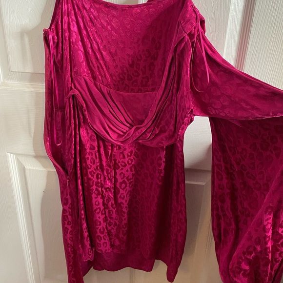 TOPSHOP One-Shoulder Drop Jacquard Dress - Picture 4 of 8